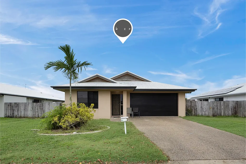 SPACIOUS, FULLY AIR CONDITIONED, FAMILY HOME IN ROYAL SANDS ESTATE!