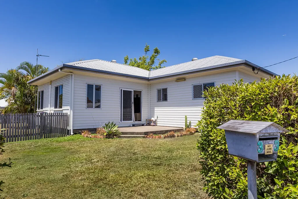 North Mackay 3ਬੈੱਡਰੂਮ Charming Renovated Cottage for Sale