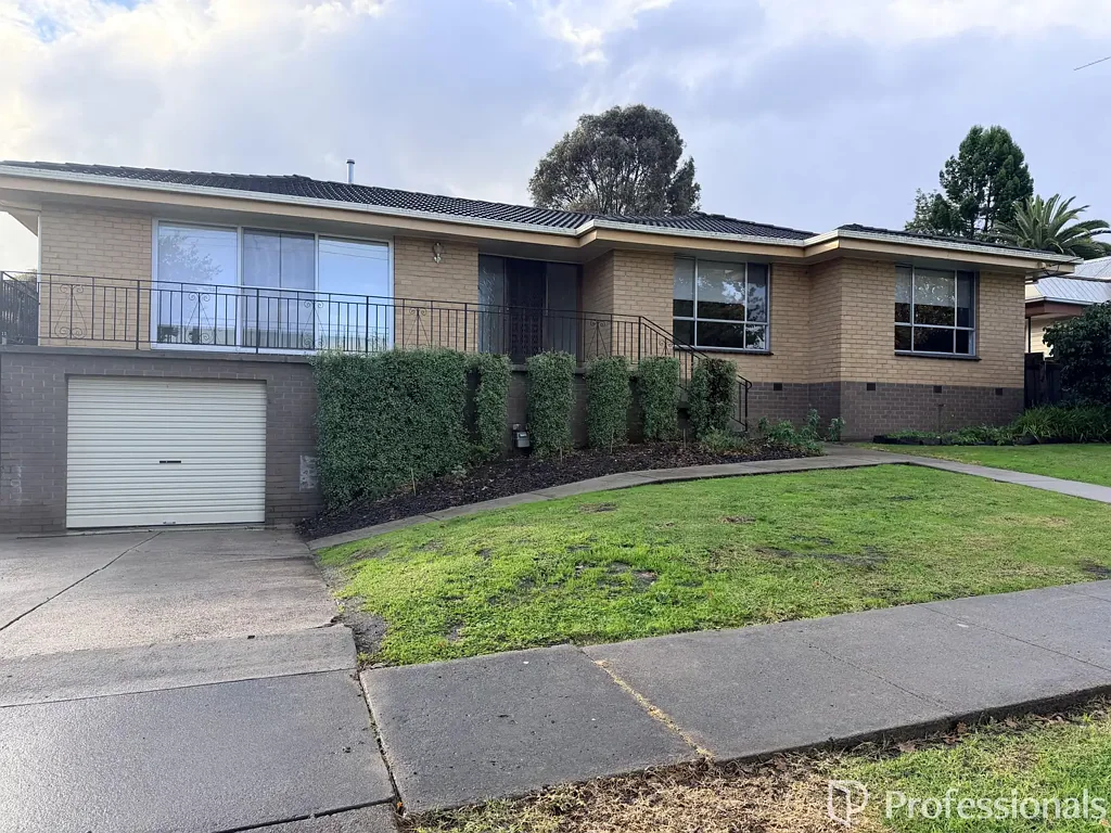 WITHIN WALKING DISTANCE TO THE CBD