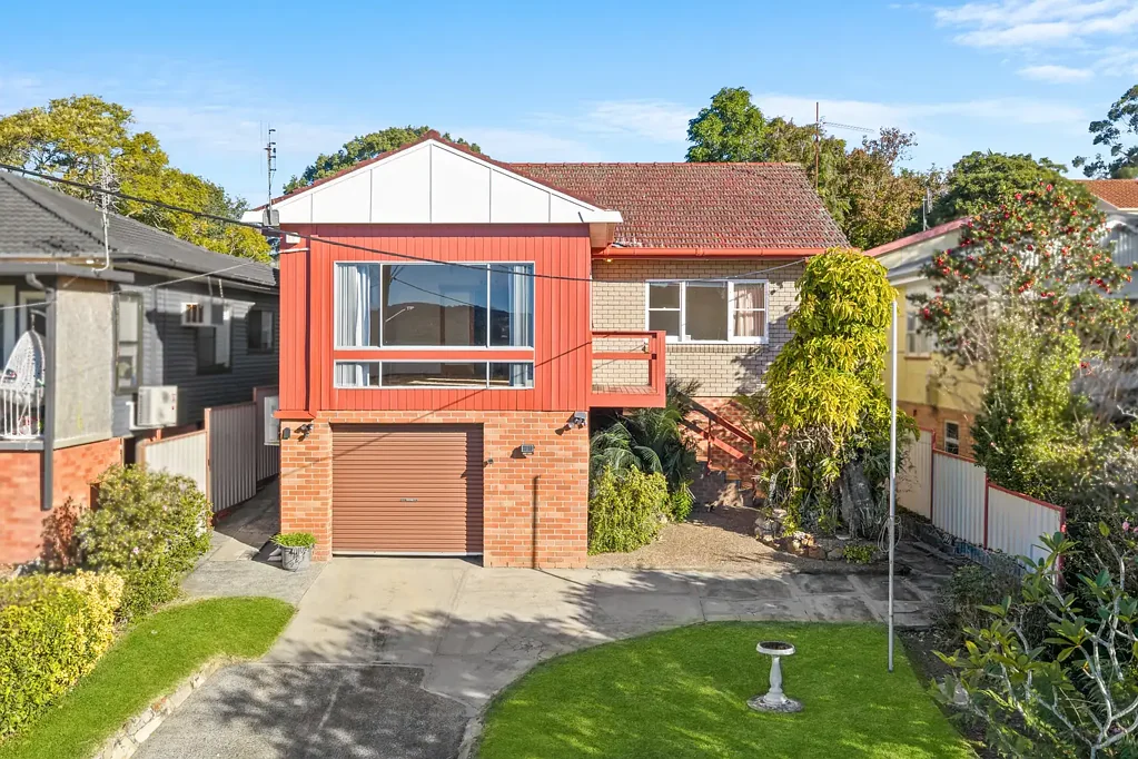 Erina 3Zimmer Elevated Family Living with Future Development Potential
