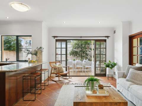 Claremont 4 Bedroom Spacious Family Home in a Prime Claremont Location