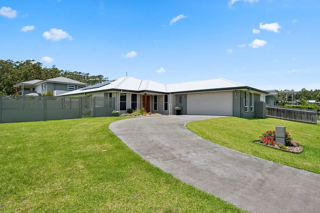 Coastal Living at Its Finest – Spacious Family Home in Prime Sapphire Beach Location