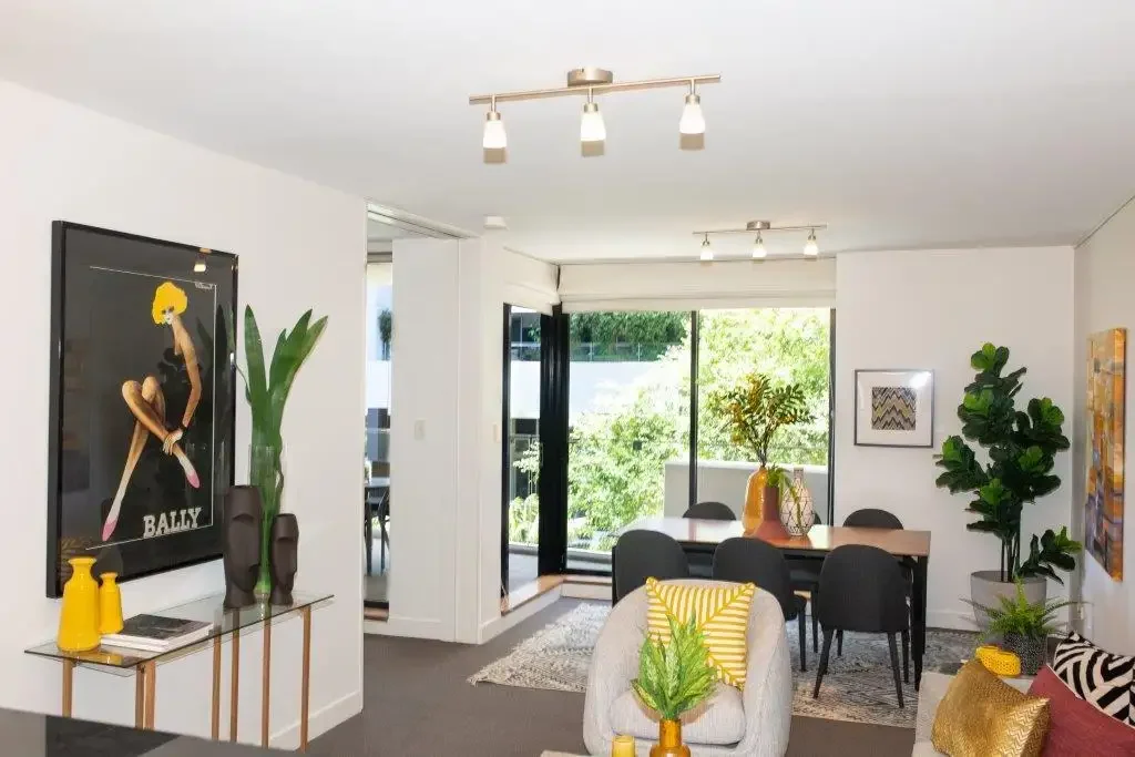 Rockwall Gardens - Stunning 1 Bedroom Apartment with Parking