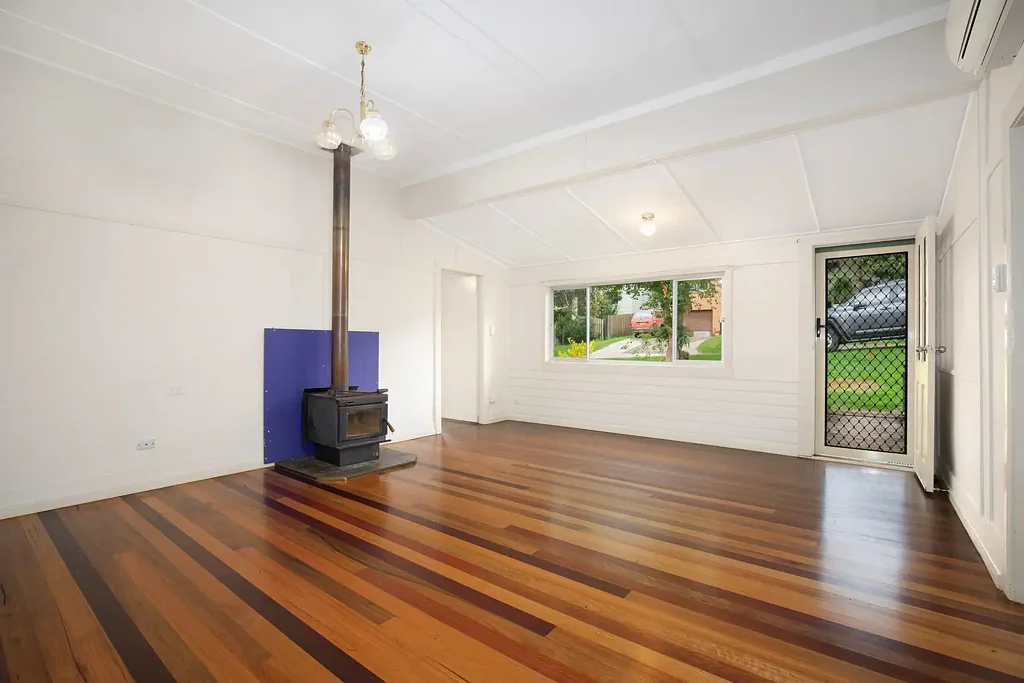 Dorrigo 3房  1011sqm Block with Rear Lane Access and a Spacious Charming Home