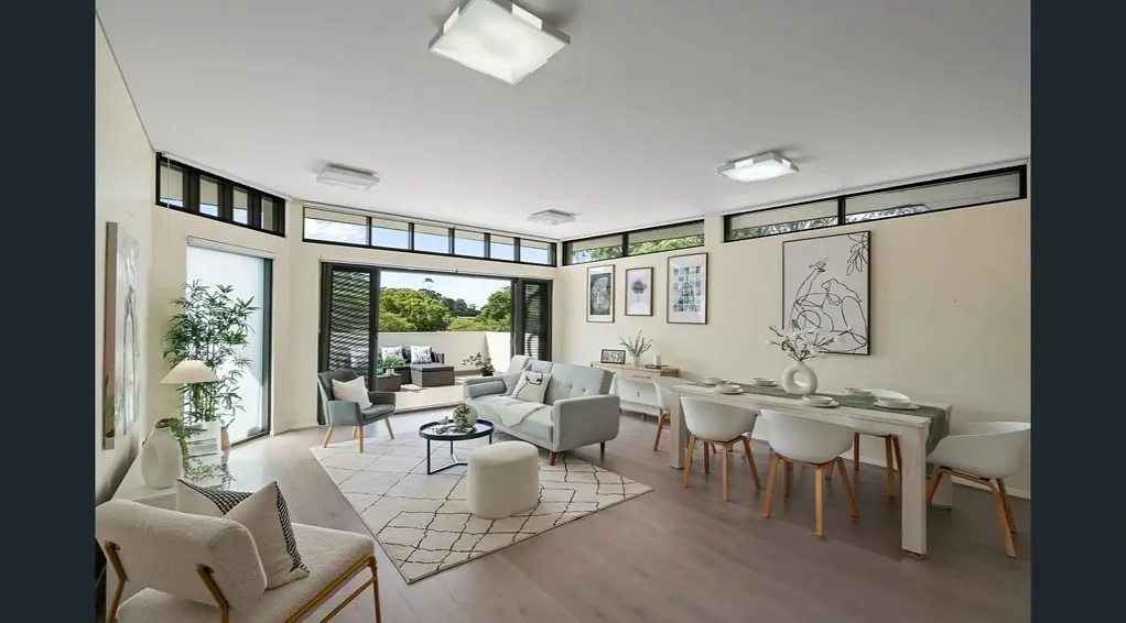 Sophisticated Sky-High Living: North-Facing Penthouse with Panoramic Views