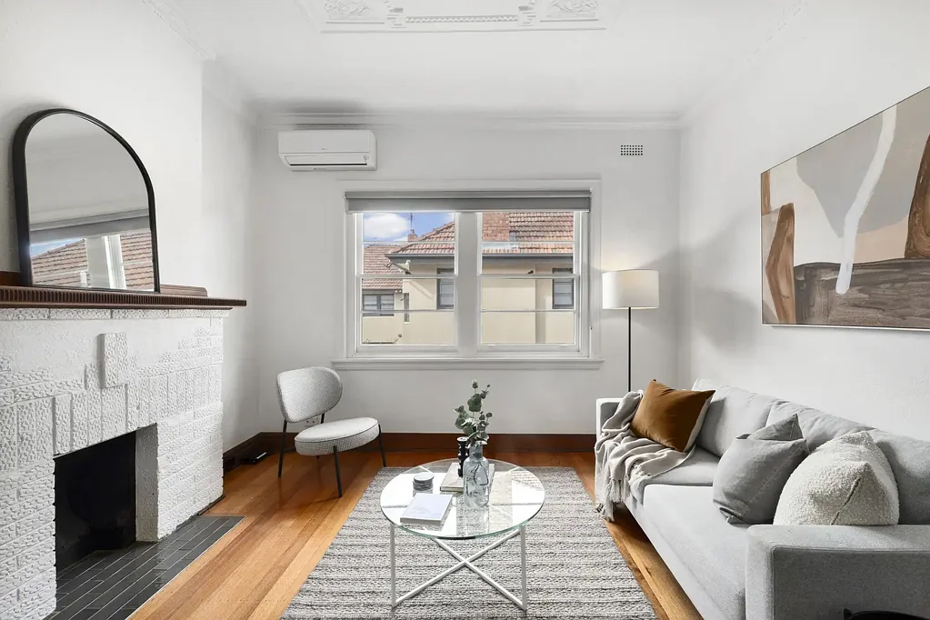Ripponlea 2 Bedroom Ready-to-enjoy Deco in brilliant lifestyle locale with lock up garage