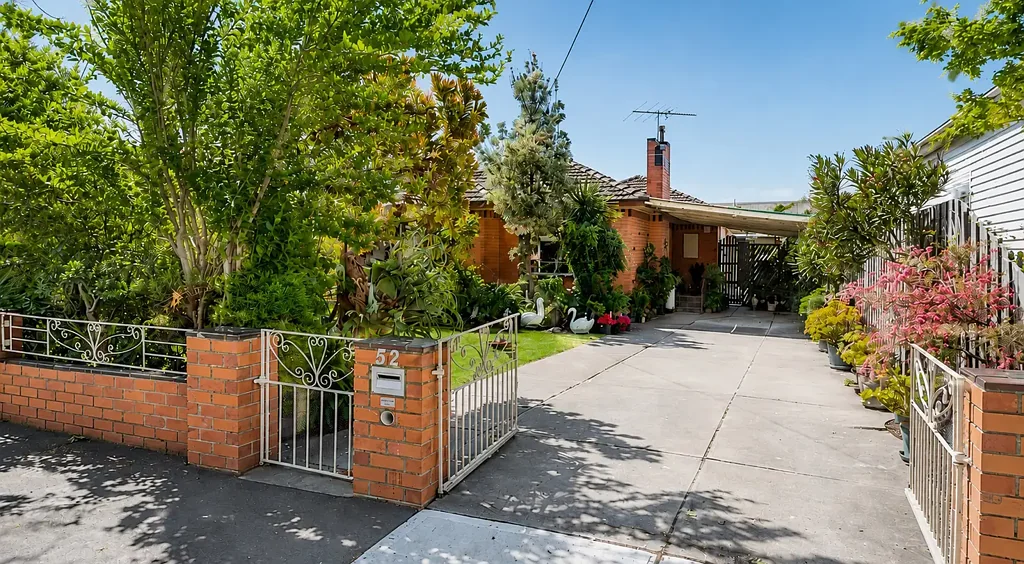 THIS PROPERTY FEATURES:
