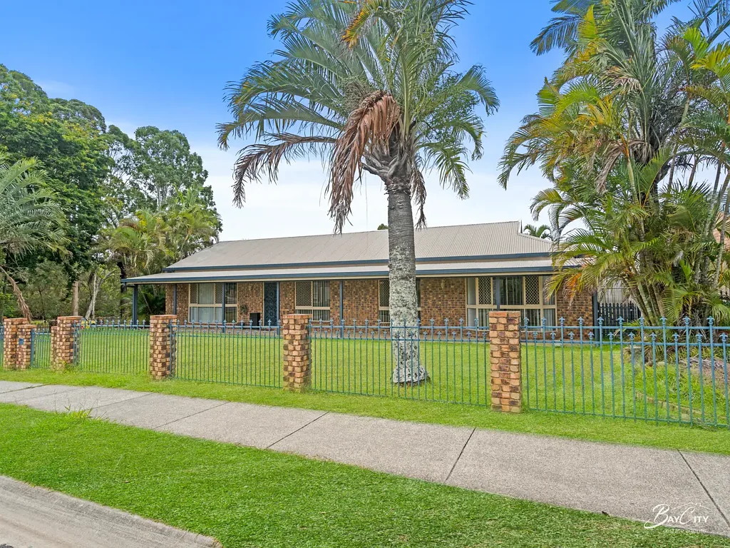 Capalaba 4房 781m²宽地块 热门Maridale区 家庭生活设计 多功能生活区 开放式厨餐 带早餐台 独立淋浴浴缸 大型洗衣房 King Size主卧带套间 三双卧带衣柜 大型带顶棚户外区 双车库直通 花园棚屋 Large Block, Large Home, great location