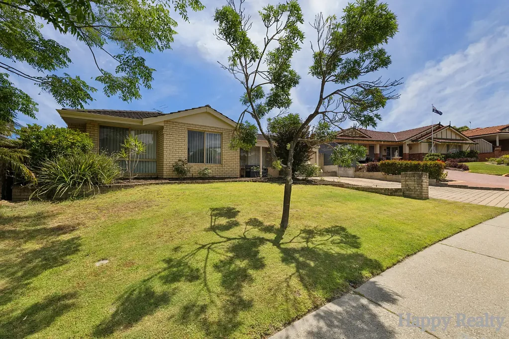 Canning Vale 5chambre Spacious 5-Bedroom Family Home with Pool - Move-In Ready!