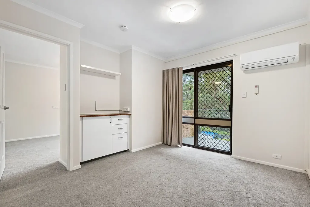 Cherrybrook 1 Bedroom Fully renovated unit with new kitchen, bathroom and carpets