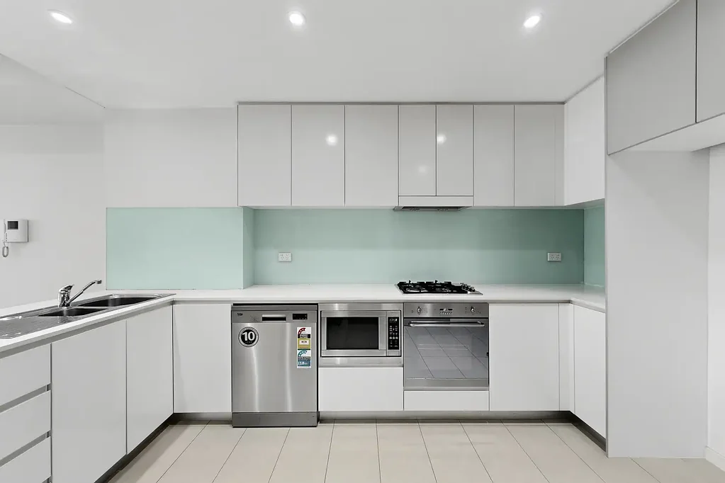 Spacious Split-Level Apartment in the Heart of Mascot with Extra Large Office Space