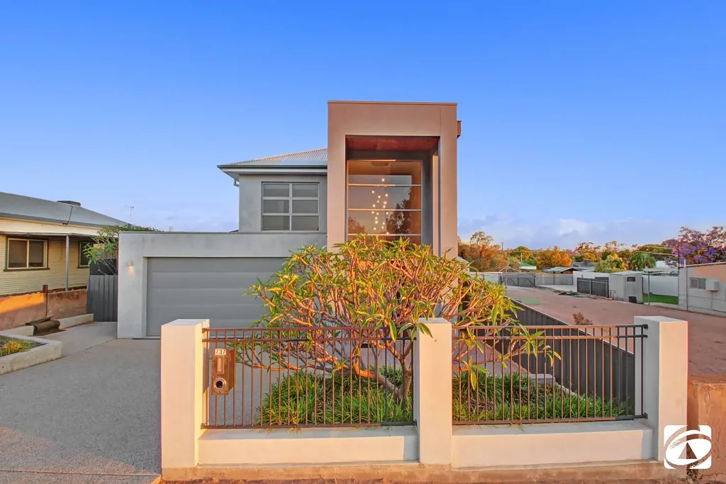 Broken Hill 3غرفة نوم MODERN BUILD