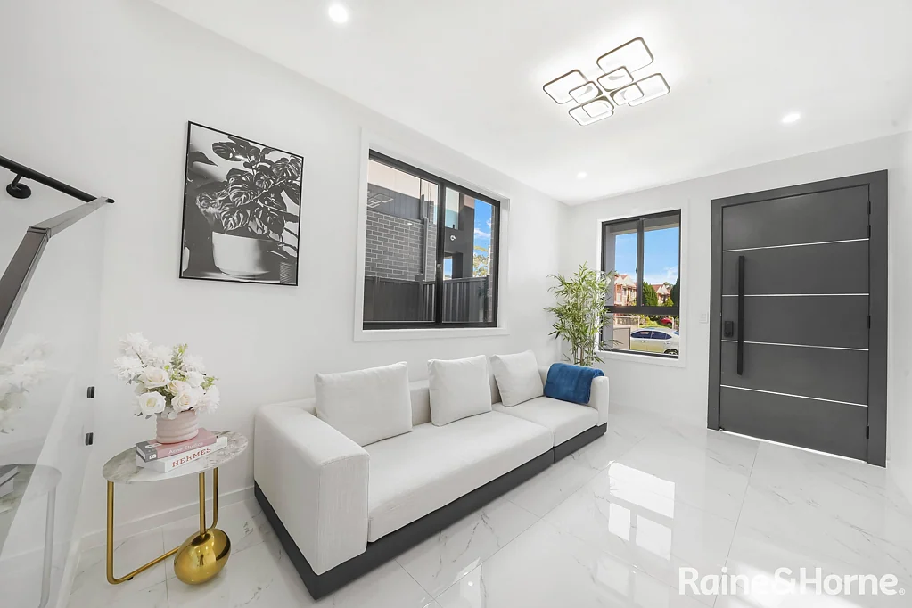 44&44A Trafalgar Street, Glenfield, NSW 2167