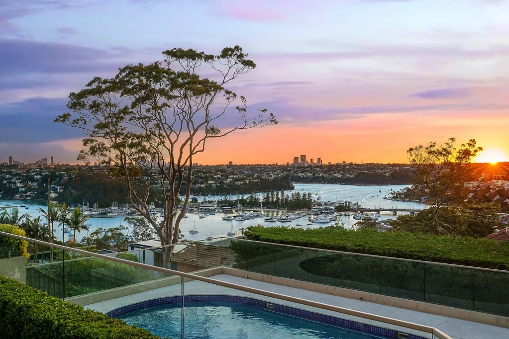 Clontarf 5房 地标性住宅，坐拥壮丽景观与私密奢华 A Landmark Residence with Breathtaking Views and Secluded Luxury