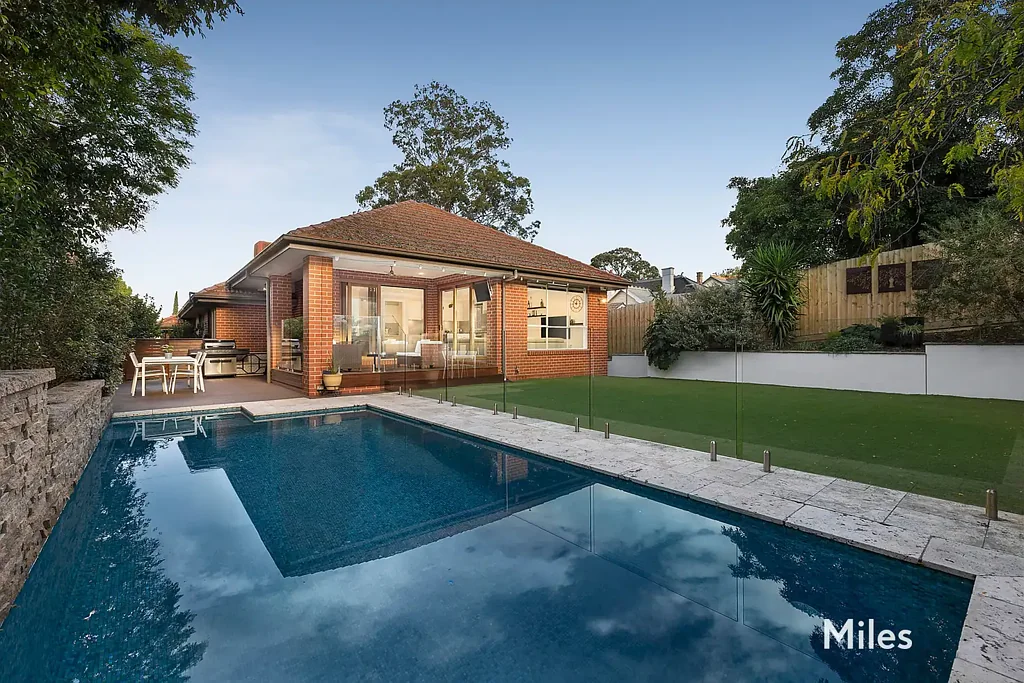 Ivanhoe 4Habitaciones Elegant Family Entertainer with Poolside Appeal & Expansive Rear Workshop