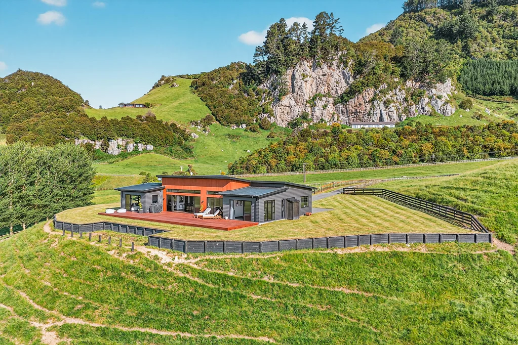 Whakamaru This Home Has the Wow Factor