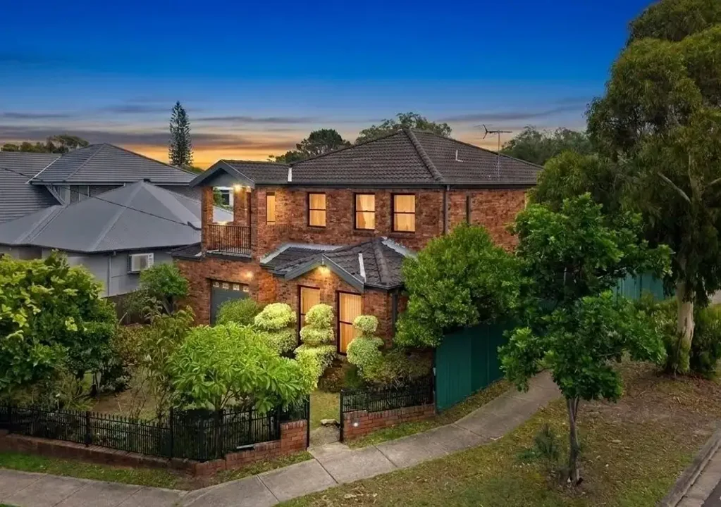 Matraville 5બેડરૂમ Substantial Family Home on corner block with North Facing backyard