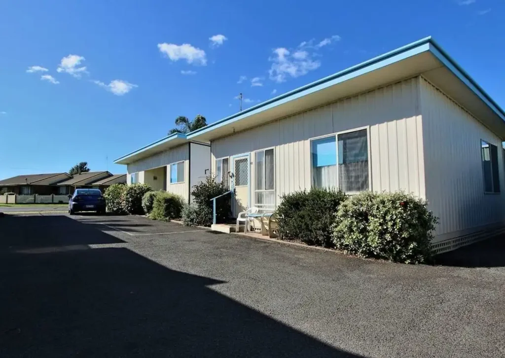 Lakes Entrance 10 Bedroom Unlock a Prime Investment Opportunity!