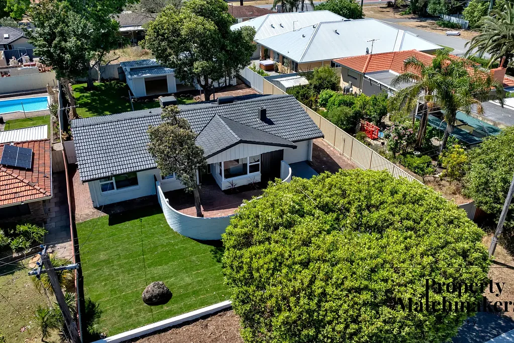 Gosnells 3房  810m2 | R20/30 Zoning With Subdivision Potential | Potential Granny Flat