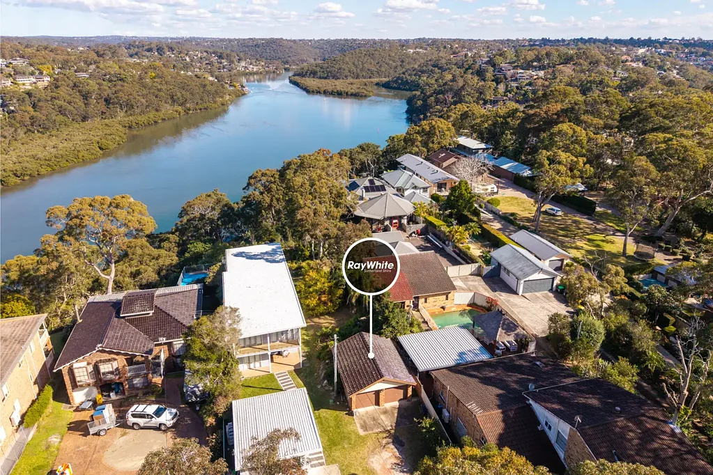 Illawong 2房 遗产房产 - 罕见的深水海滨机会！必须出售 Deceased Estate - Rare Deep Waterfront Opportunity! Must Be SOLD