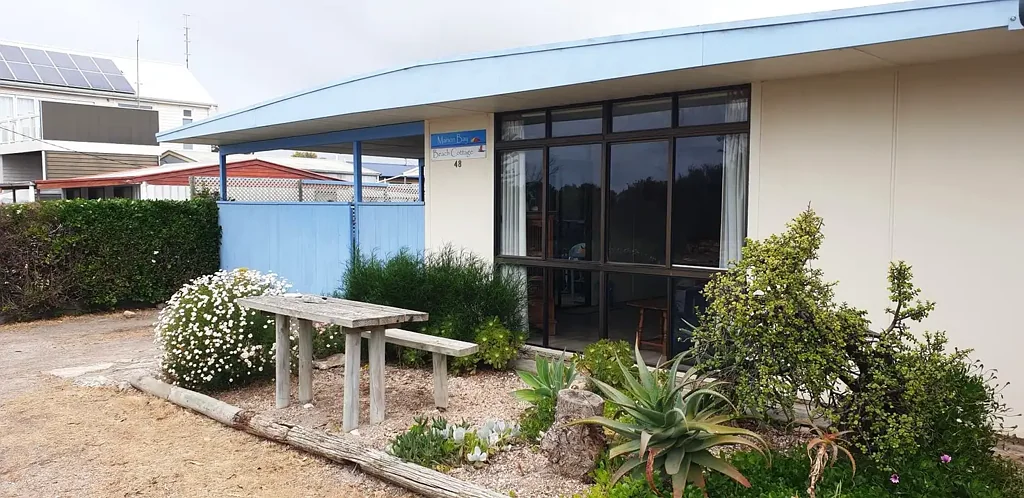 Marion Bay 3Moenga Charming Coastal Retreat * WIWO * Sea Views * Light Bright & Airy *