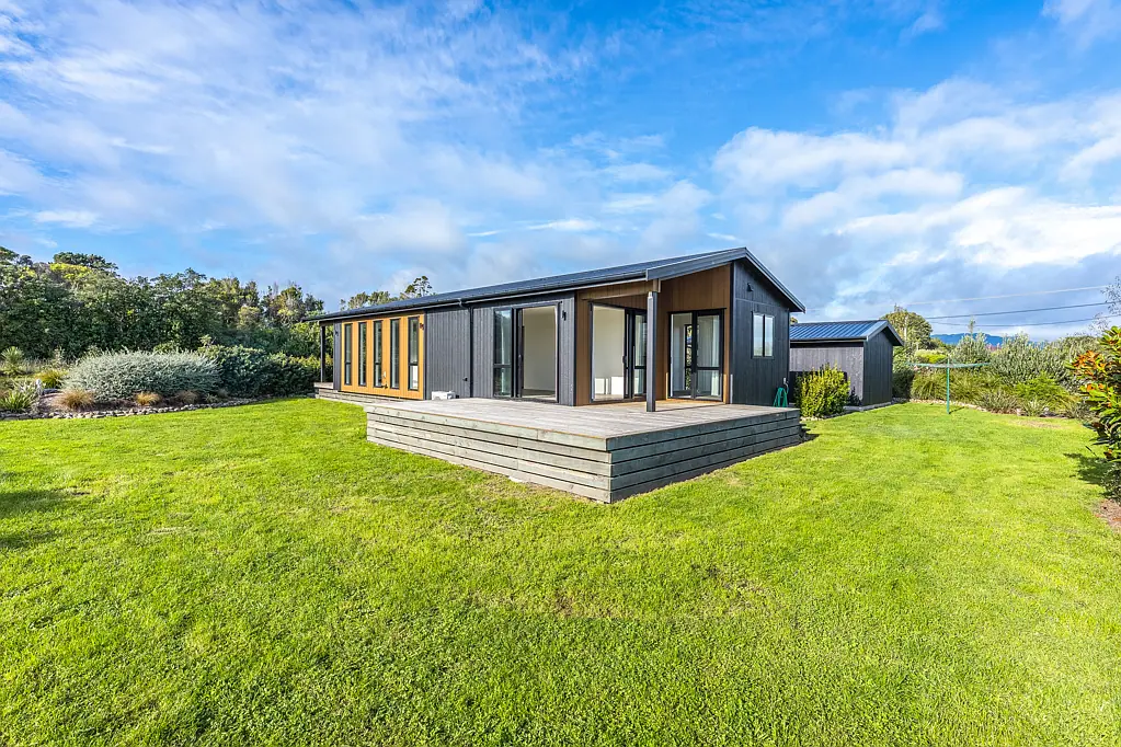 Otaki Beach 3ਬੈੱਡਰੂਮ NEAR NEW HOME ON DREAM ACRE WITH MASSIVE POTENTIAL