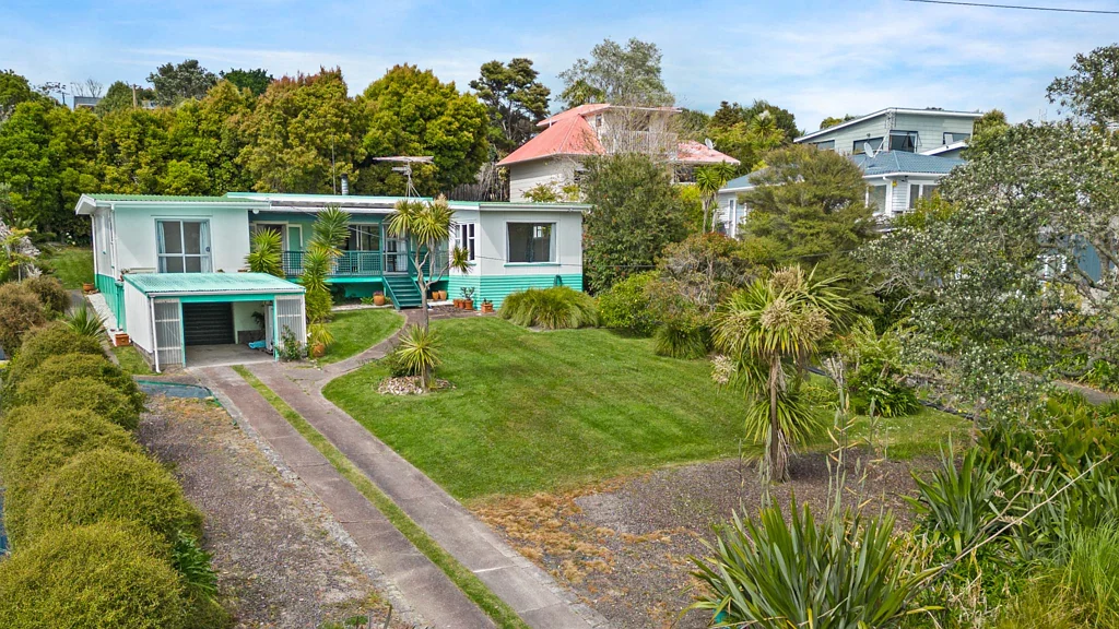 Hatfields Beach 4 Bedroom Coastal Home in Sought-after Hatfields Beach