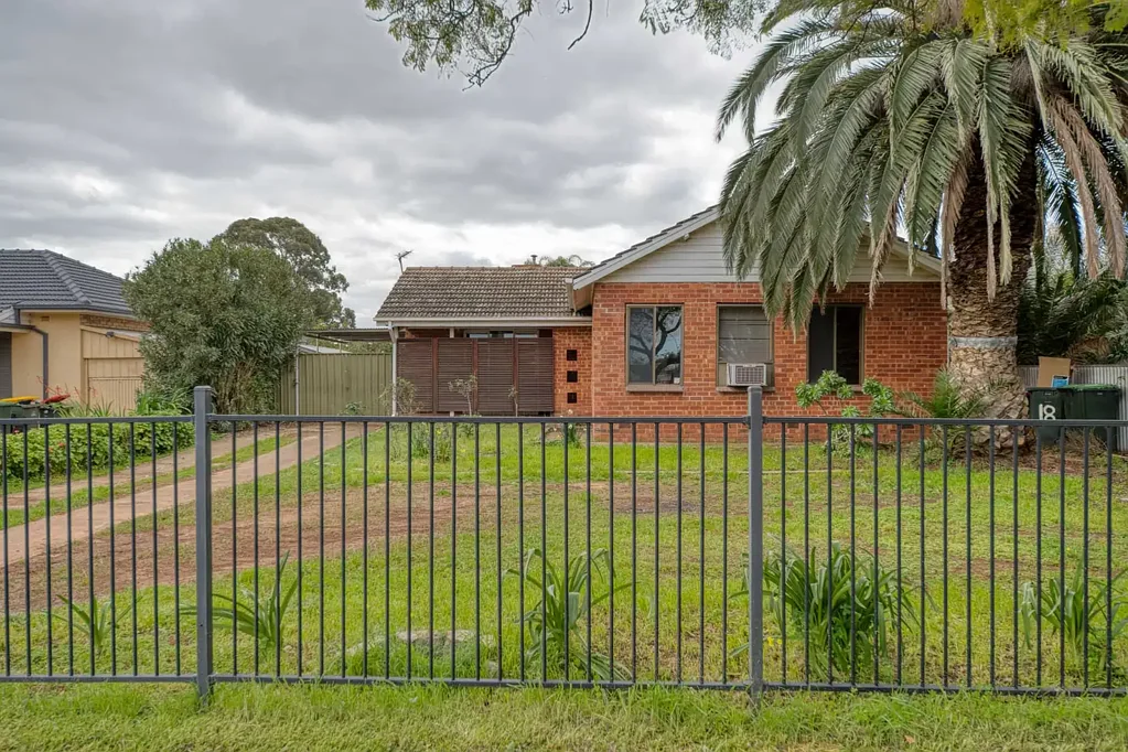 Charming Family Home with Spacious Backyard & Convenient Location
