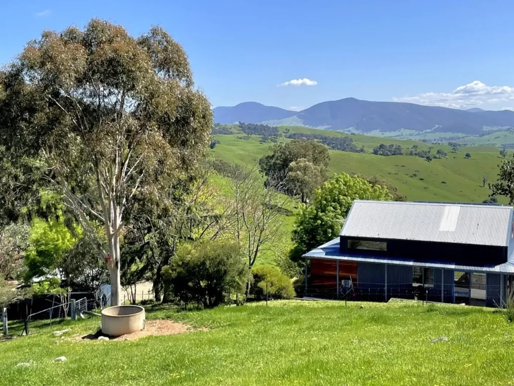 Tallangatta Valley 1房  IDYLLIC OFF-GRID RETREAT WITH STUNNING VIEWS