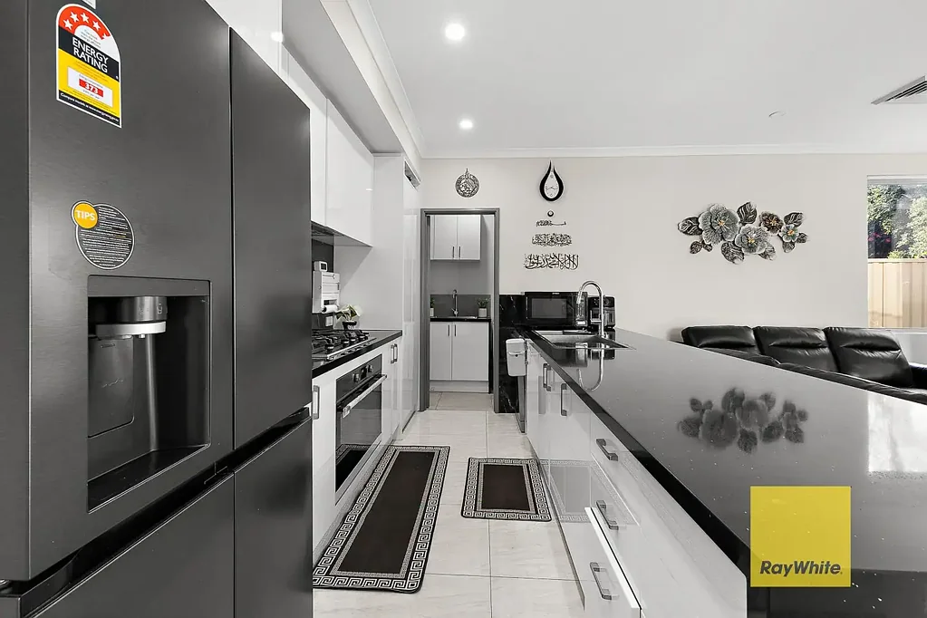 Thornlie 4ห้องนอน Sleek and Spacious Living in a Convenient Thornlie Location