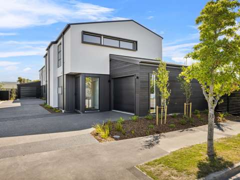 Somerfield 3房  Huge Living Or Third Bedroom - You Decide
