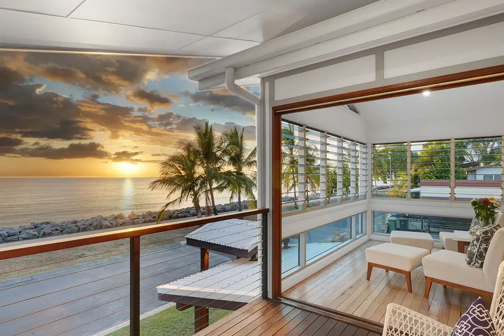 215 O'Shea Esplanade, Machans Beach, QLD 4878