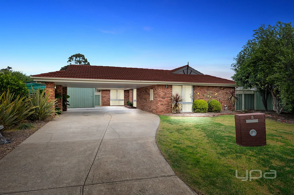 5 Avoca Court, Brookfield, VIC 3338