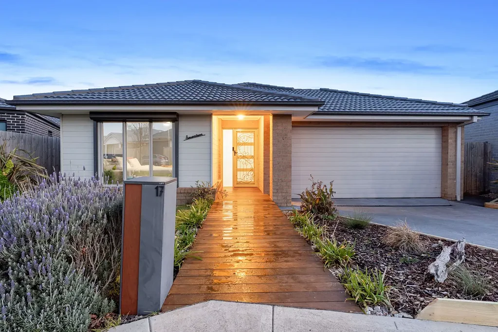 17 Cayenne Way, Mickleham, VIC 3064