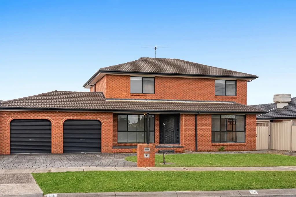 Taylors Lakes 4房 地理位置优越，靠近所有便利设施 A Great Location Close to all Amenities