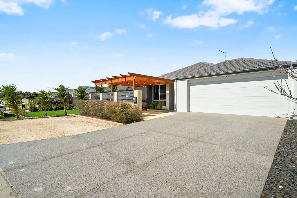 8 Majorelle Way, Karnup, WA 6176