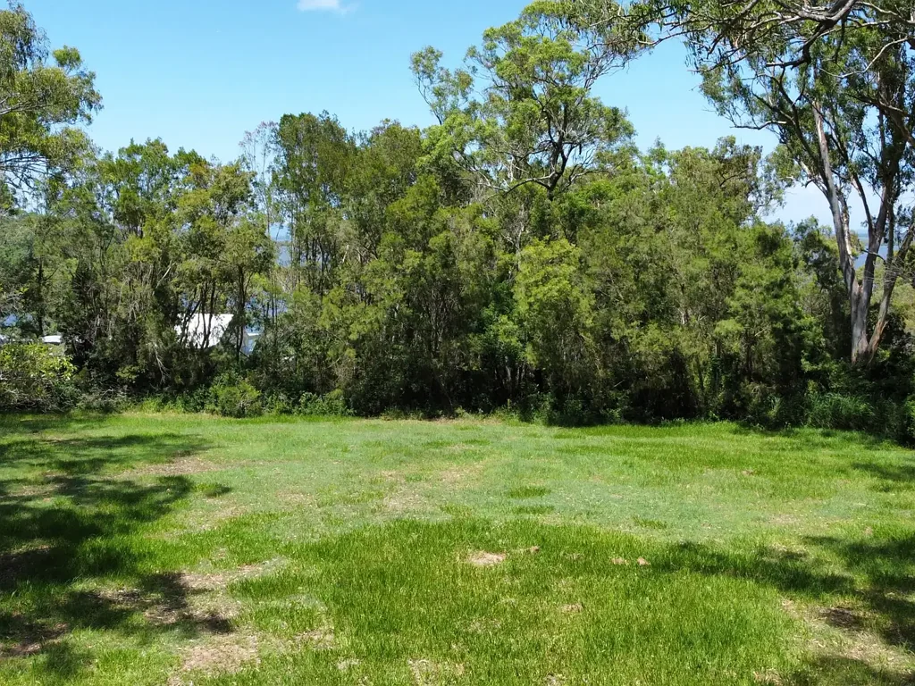Macleay Island Prime Real Estate Opportunity!