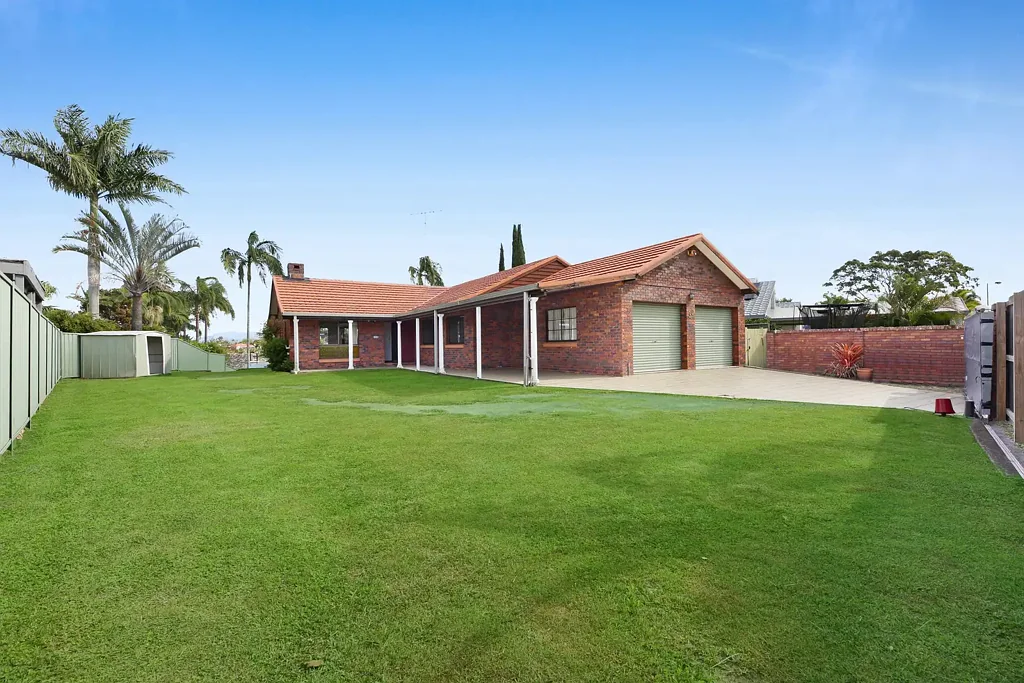 Benowa 4Habitaciones Waterfront Renovator - Solid Brick Residence - Interstate Owner Selling