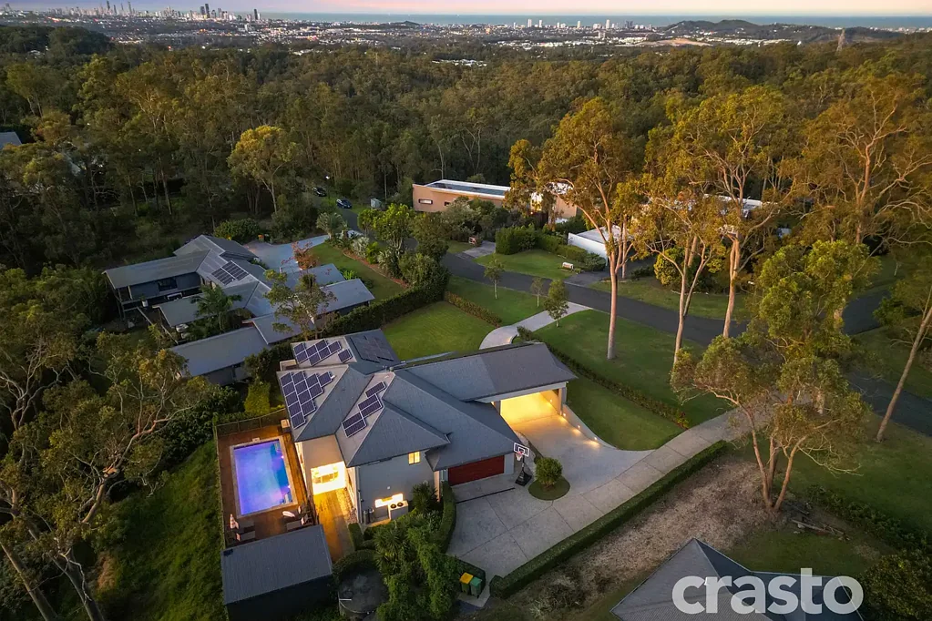 Bonogin 5 Bedroom Luxury Family Entertainer with Pool & Stunning Hinterland Views