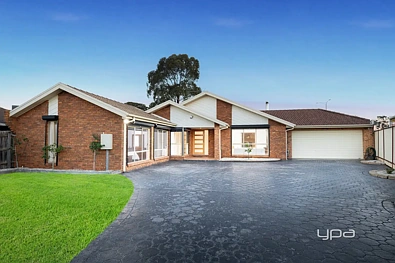 Taylors Lakes 5 Bedroom Spacious Family Excellence in a Prime Taylors Lakes Setting
