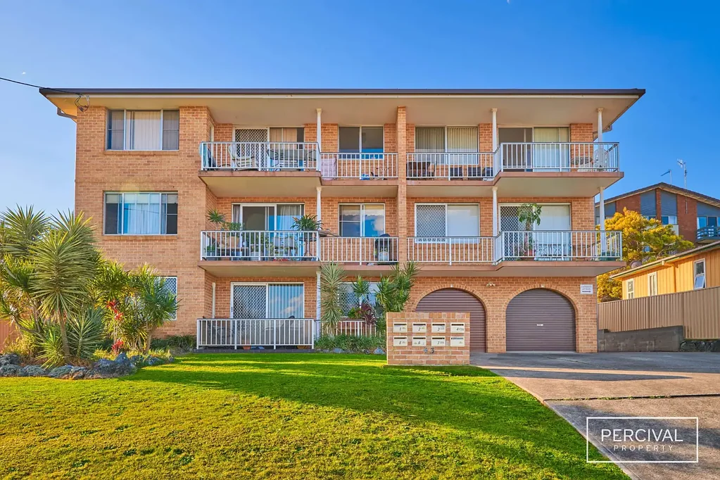 CLOSE TO TOWN & BEACH!
