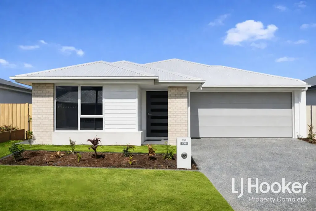 Contemporary Family Home - Large Backyard - Two Living Zones
