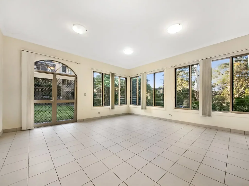 Generous sized studio with leafy outlook