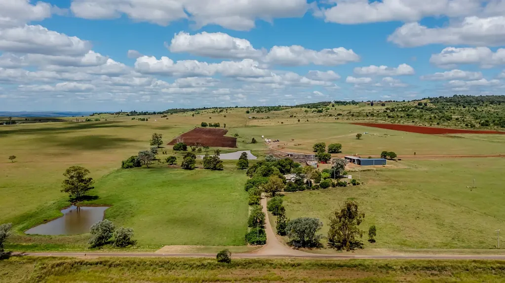 Cushnie  WANT LOCATION & INCOME?  HERE IT IS JUST WEST OF WONDAI