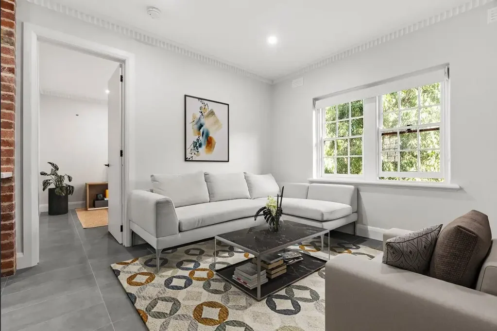 Comfortable Living with Open-Plan Design and Private Ensuite