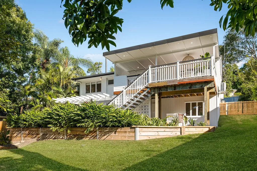 Kenmore 4chambre Fully Renovated Family Home, Elevated Location
