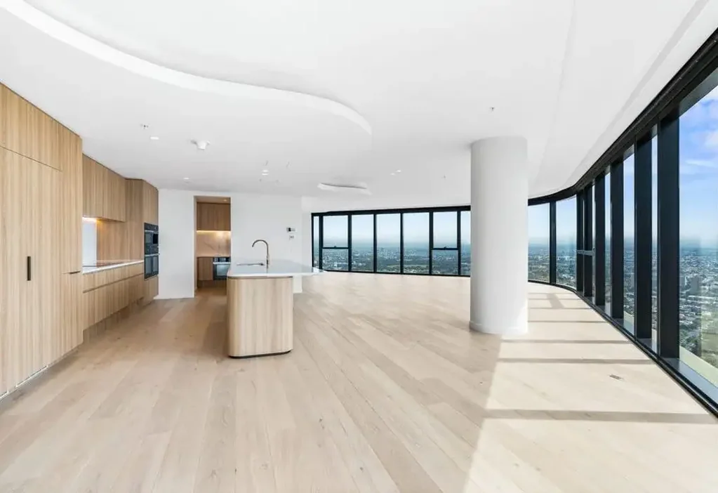Luxury 332 sqm 4 Bedroom 4 Bathroom Sub-penthouse