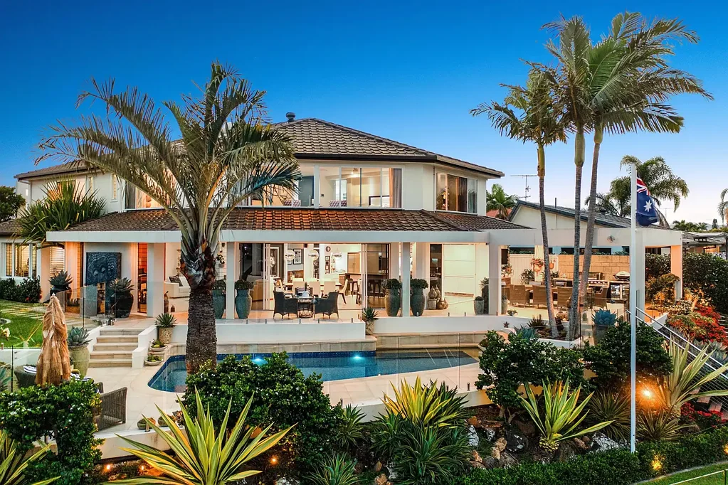 A Showcase of Flawless Waterfront Luxury.