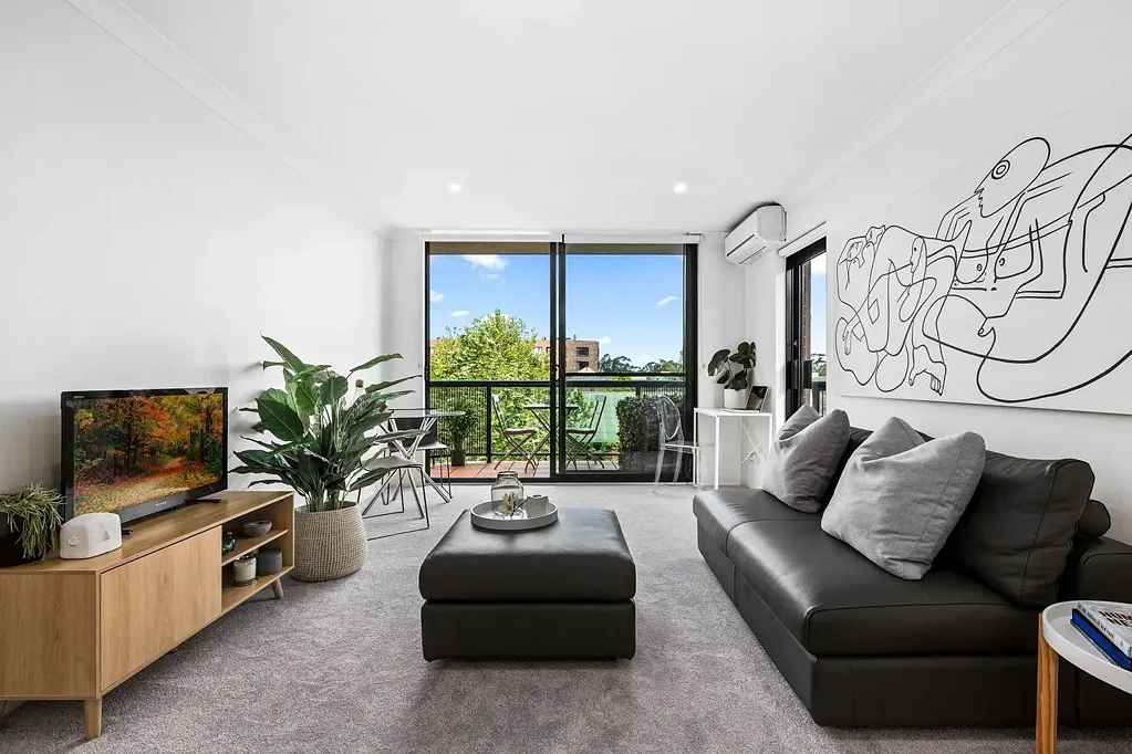 Renovated apartment in Sydney Park Village