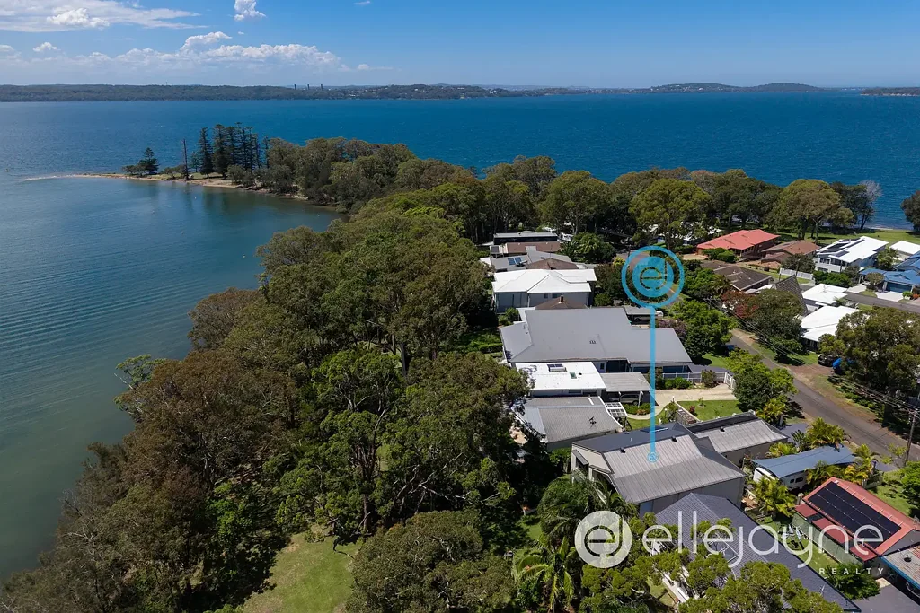 Balcolyn 4ห้องนอน LUXURY WATERFRONT HOME WITH STUNNING ELEVATED VIEWS OF LAKE MACQUARIE